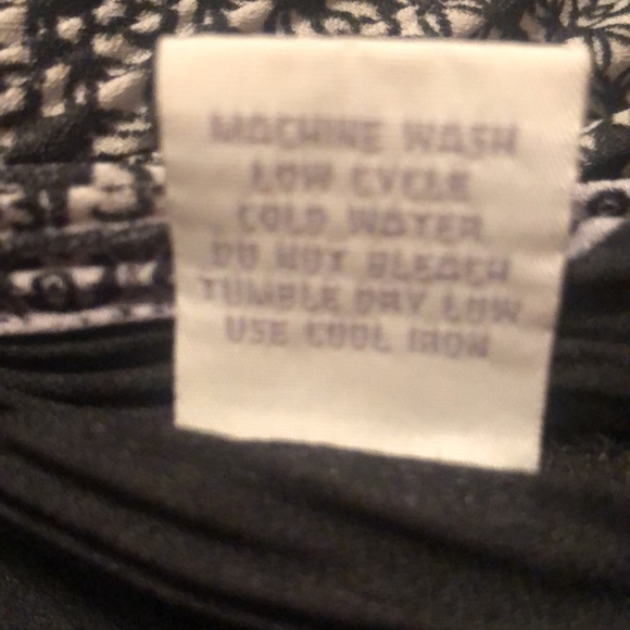 Vintage Cap sleeve black and tan floral blouse with details around neck area - Picture 9 of 11